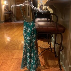 Lulu’s short green and white floral dress.